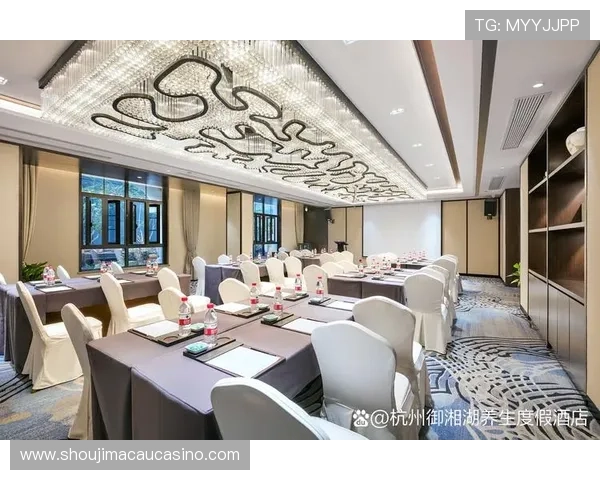 澳门银河酒店拥有先进的会议设施,是商务活动和会议举办的理想场所 澳门银河酒店拥有先进的会议设施,是商务活动和会议举办的理想场所